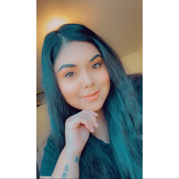 Posh Ambassador! Meet me! Don’t be shy ☺️ - Picture 2 of 8